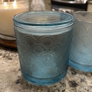 🕯️EMPTY candle jar.  Beautiful design and blue color.  One jar w/One lid.  5”x5”